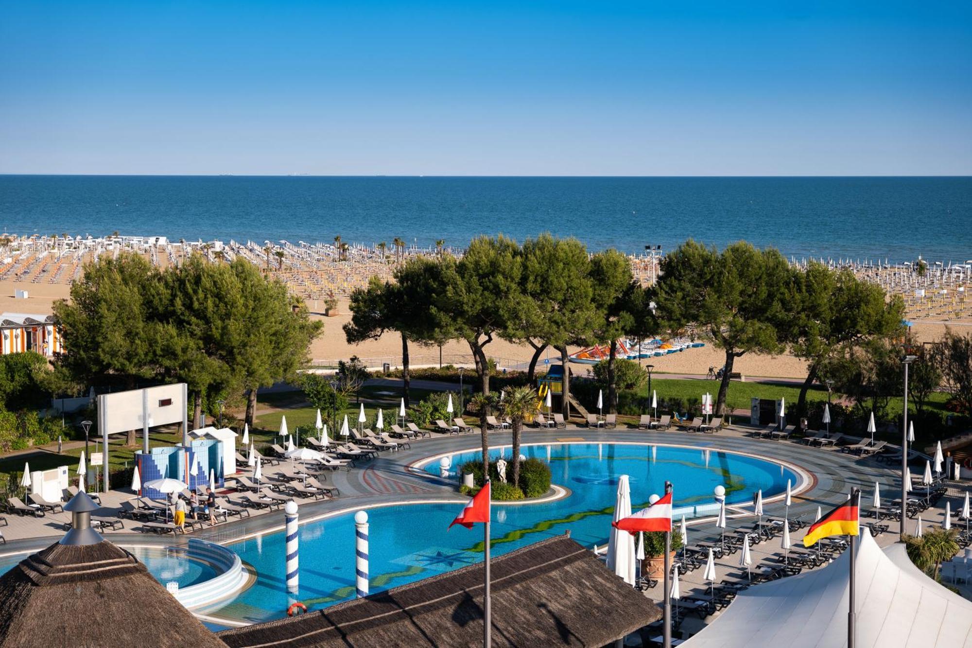 Aparthotel Holiday Bibione Exterior photo