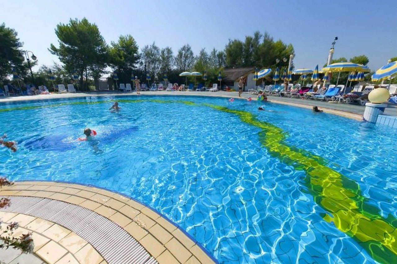 Aparthotel Holiday Bibione Exterior photo