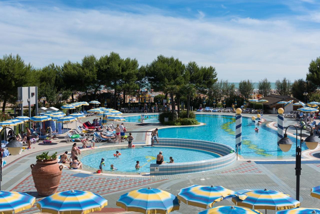 Aparthotel Holiday Bibione Exterior photo